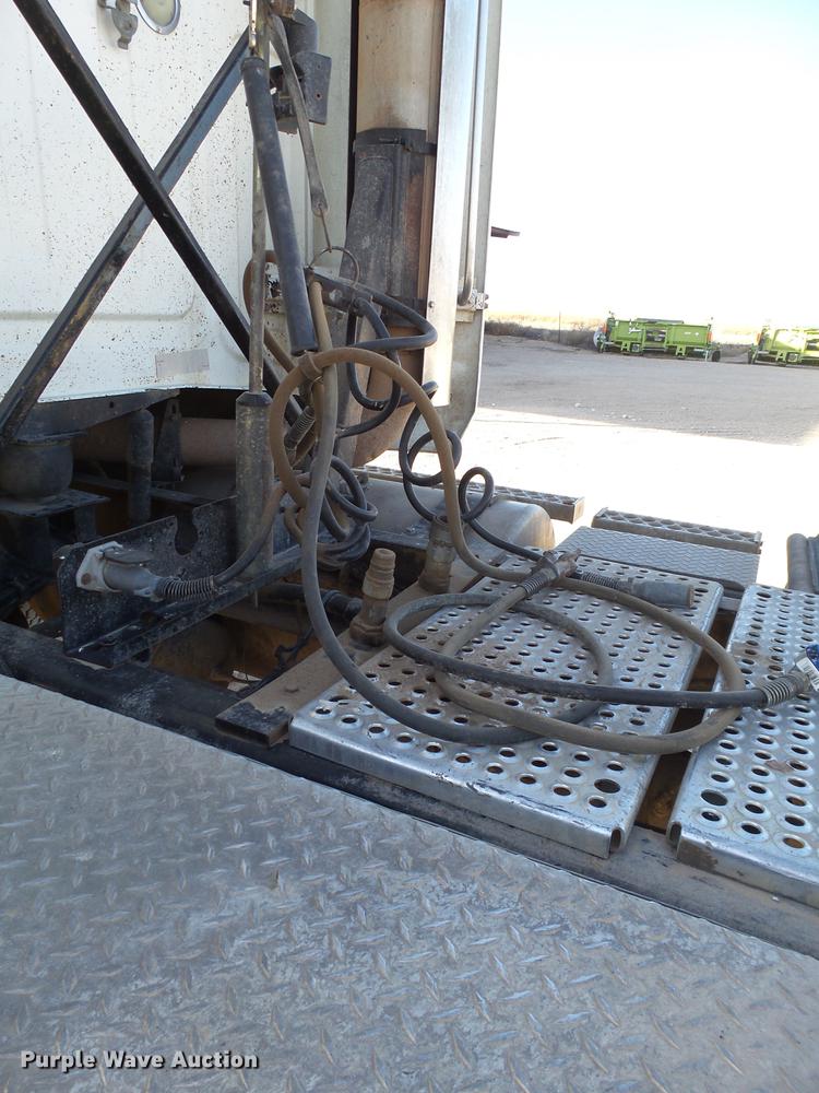 image for item BJ9845 2004 Western Star 4900 semi truck