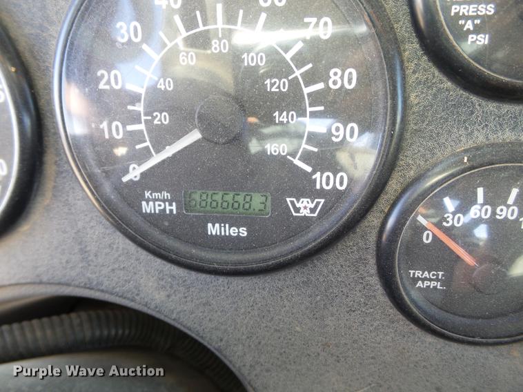 image for item BJ9845 2004 Western Star 4900 semi truck