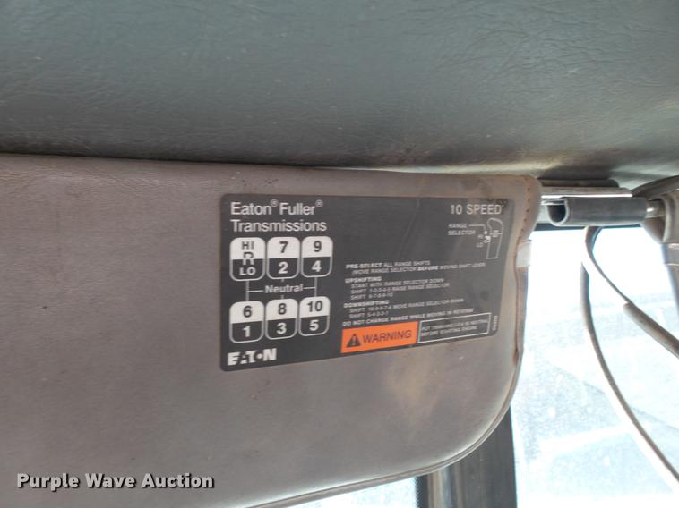 image for item BJ9845 2004 Western Star 4900 semi truck