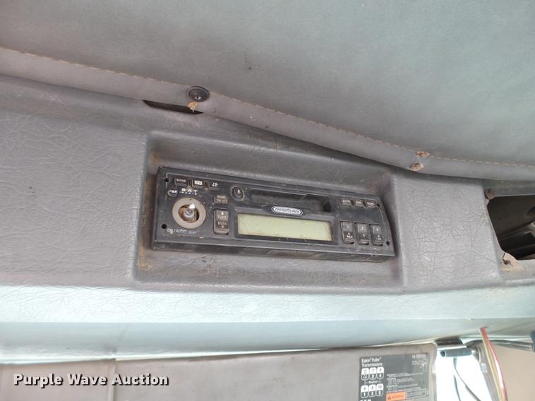 image for item BJ9845 2004 Western Star 4900 semi truck