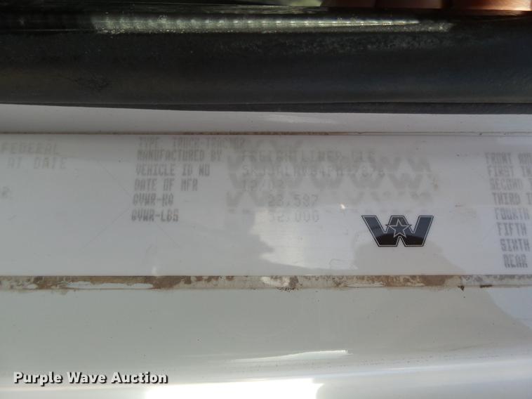 image for item BJ9845 2004 Western Star 4900 semi truck