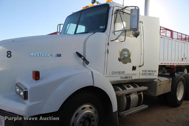 image for item BJ9845 2004 Western Star 4900 semi truck