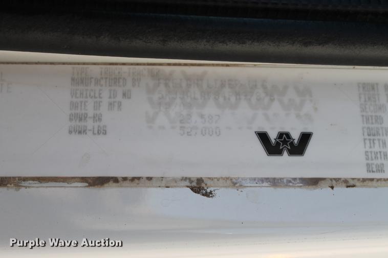 image for item BJ9845 2004 Western Star 4900 semi truck