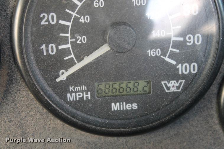 image for item BJ9845 2004 Western Star 4900 semi truck