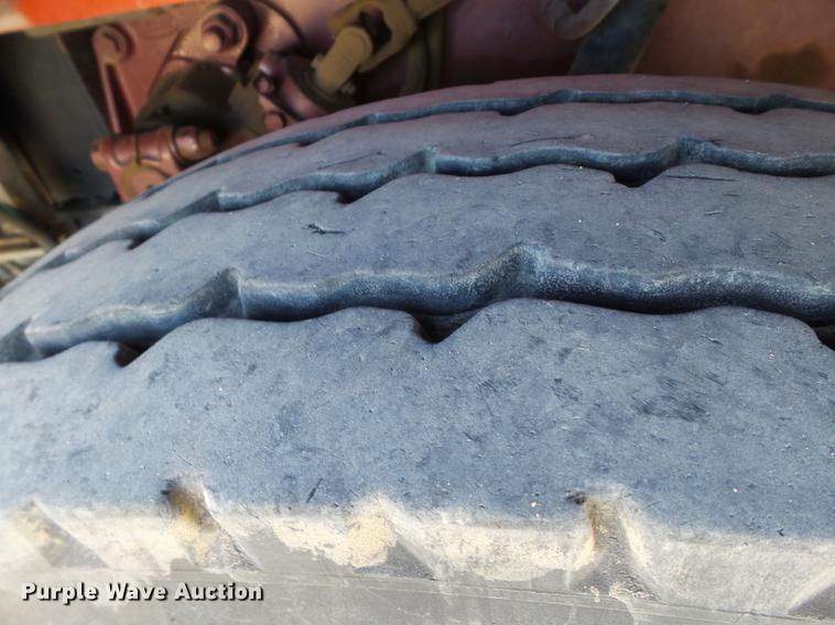 image for item BJ9849 1996 Peterbilt 379 semi truck