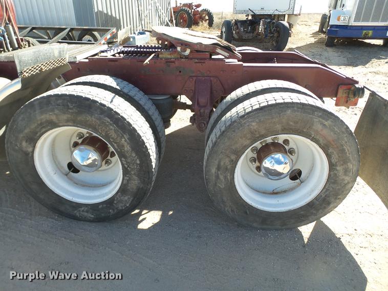 image for item BJ9849 1996 Peterbilt 379 semi truck