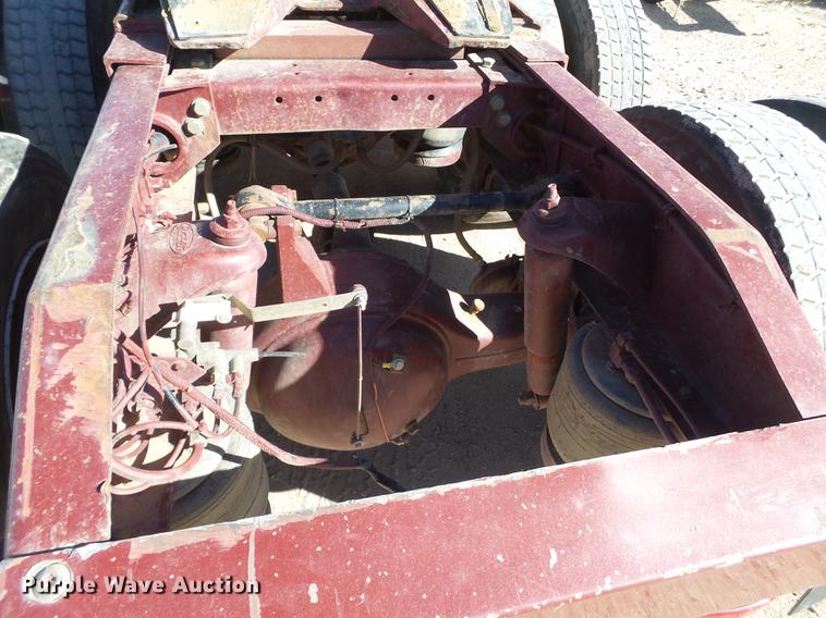 image for item BJ9849 1996 Peterbilt 379 semi truck