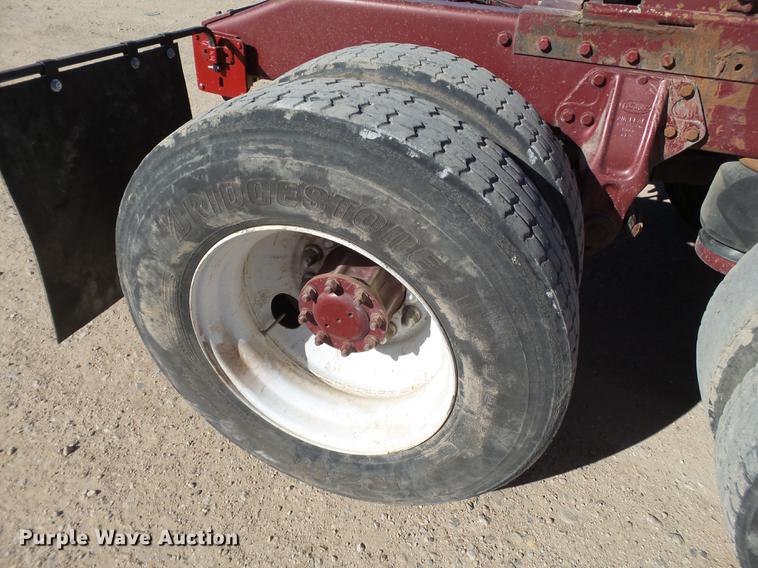 image for item BJ9849 1996 Peterbilt 379 semi truck