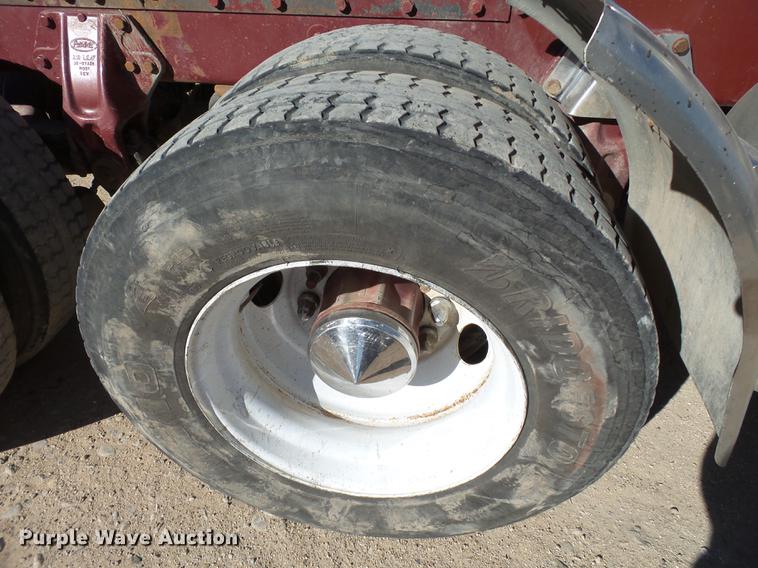 image for item BJ9849 1996 Peterbilt 379 semi truck