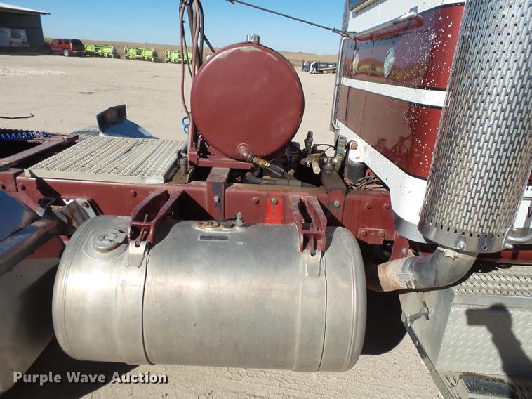 image for item BJ9849 1996 Peterbilt 379 semi truck