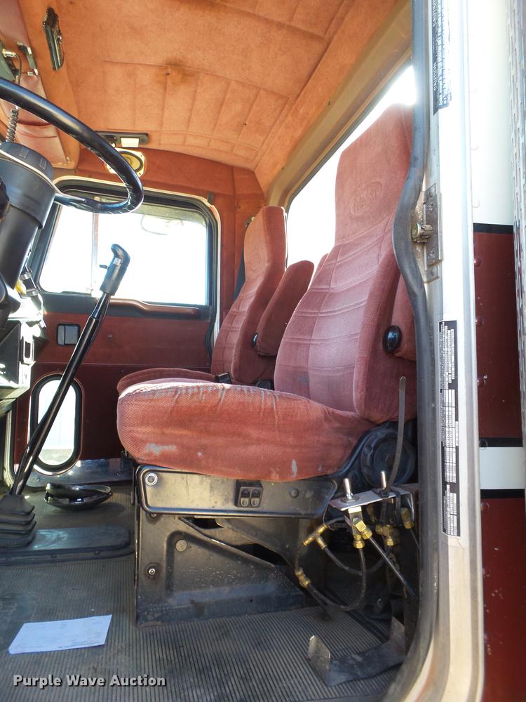 image for item BJ9849 1996 Peterbilt 379 semi truck