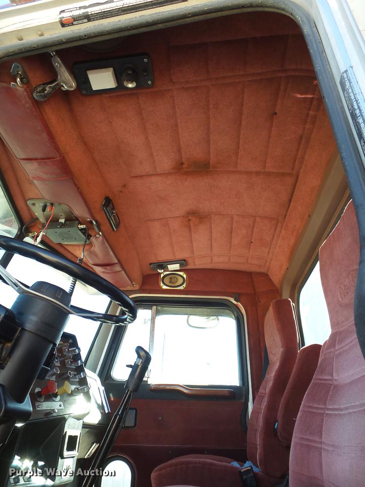 image for item BJ9849 1996 Peterbilt 379 semi truck