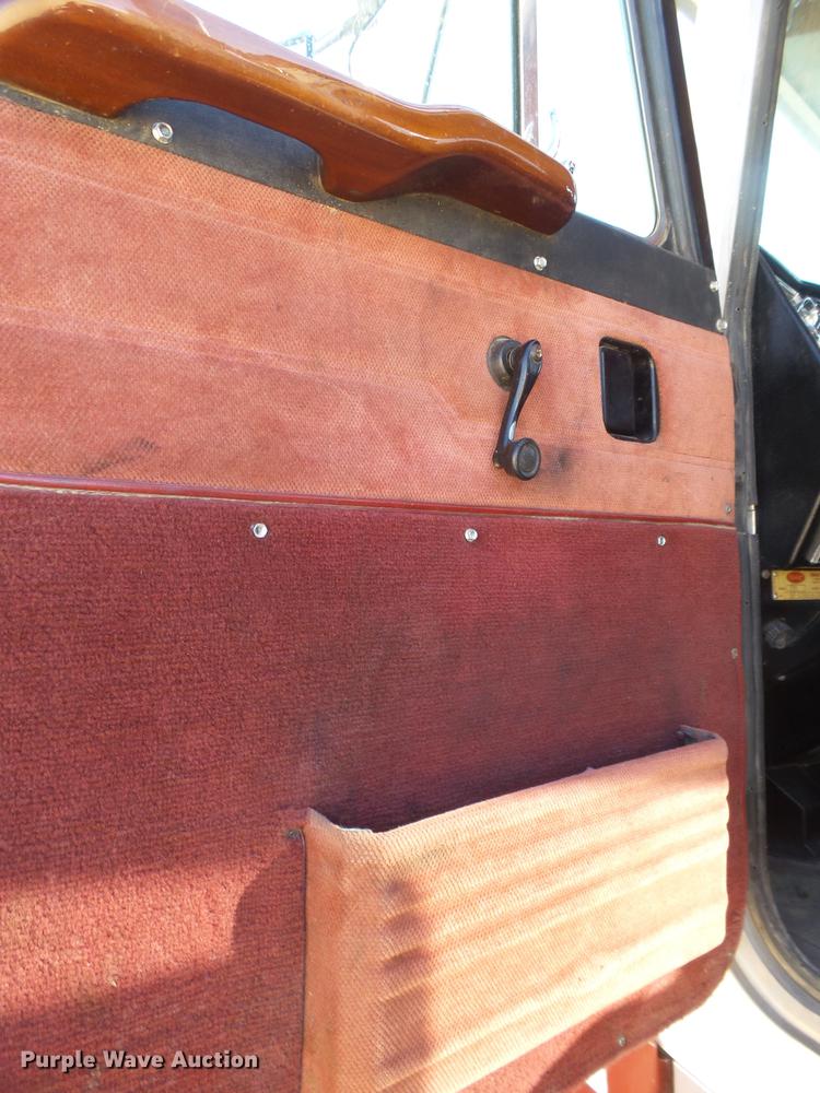 image for item BJ9849 1996 Peterbilt 379 semi truck