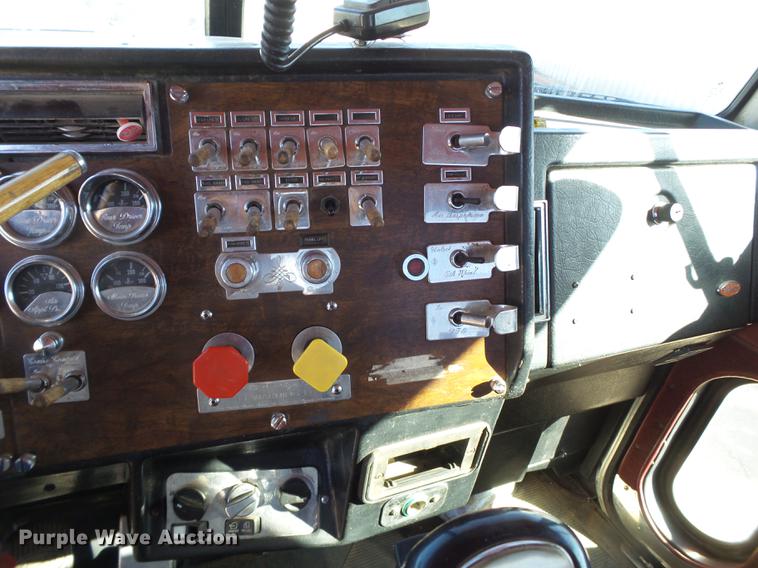 image for item BJ9849 1996 Peterbilt 379 semi truck