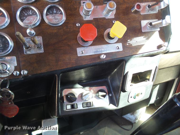 image for item BJ9849 1996 Peterbilt 379 semi truck