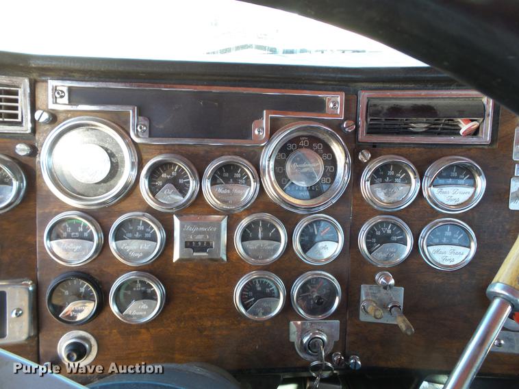 image for item BJ9849 1996 Peterbilt 379 semi truck