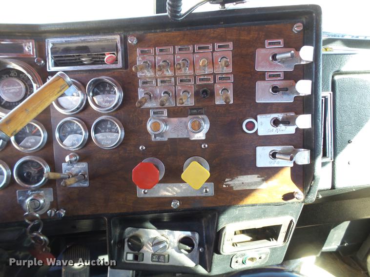 image for item BJ9849 1996 Peterbilt 379 semi truck