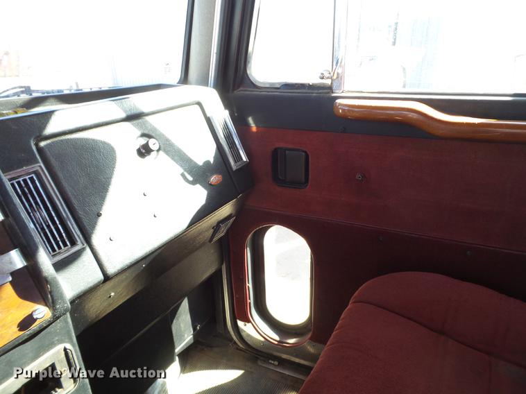 image for item BJ9849 1996 Peterbilt 379 semi truck