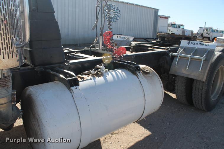 image for item EI9506 1998 Peterbilt 378 semi truck