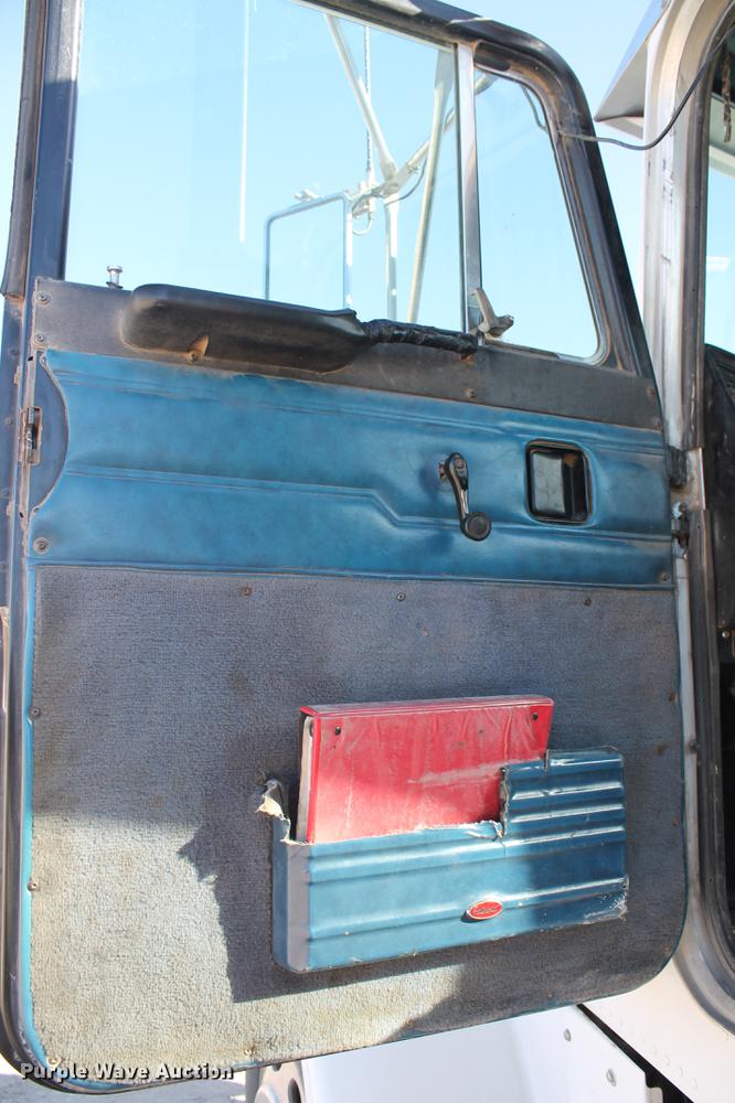 image for item EI9506 1998 Peterbilt 378 semi truck