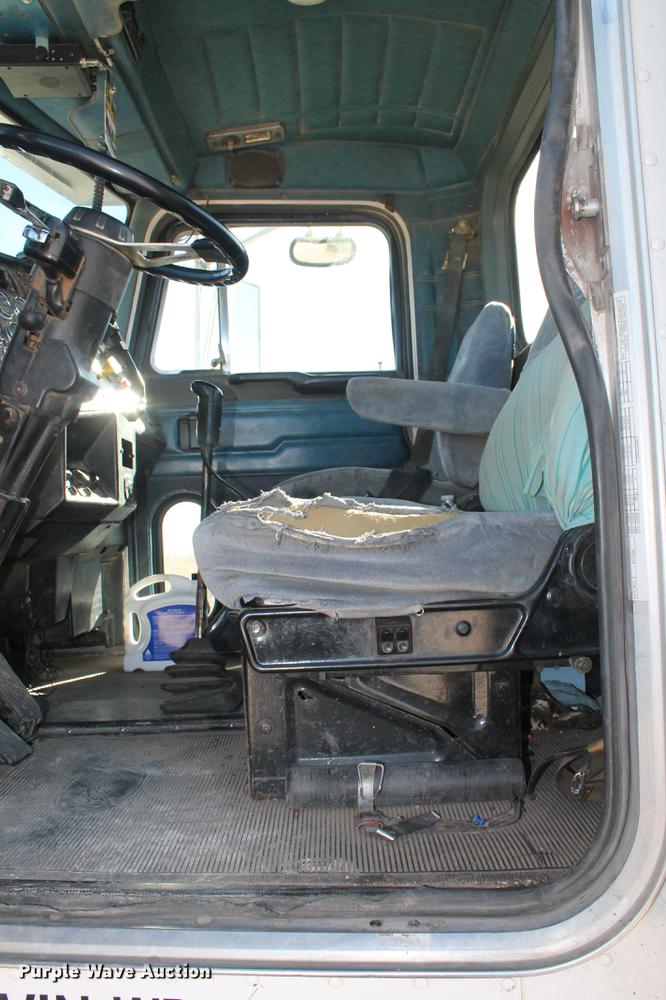 image for item EI9506 1998 Peterbilt 378 semi truck