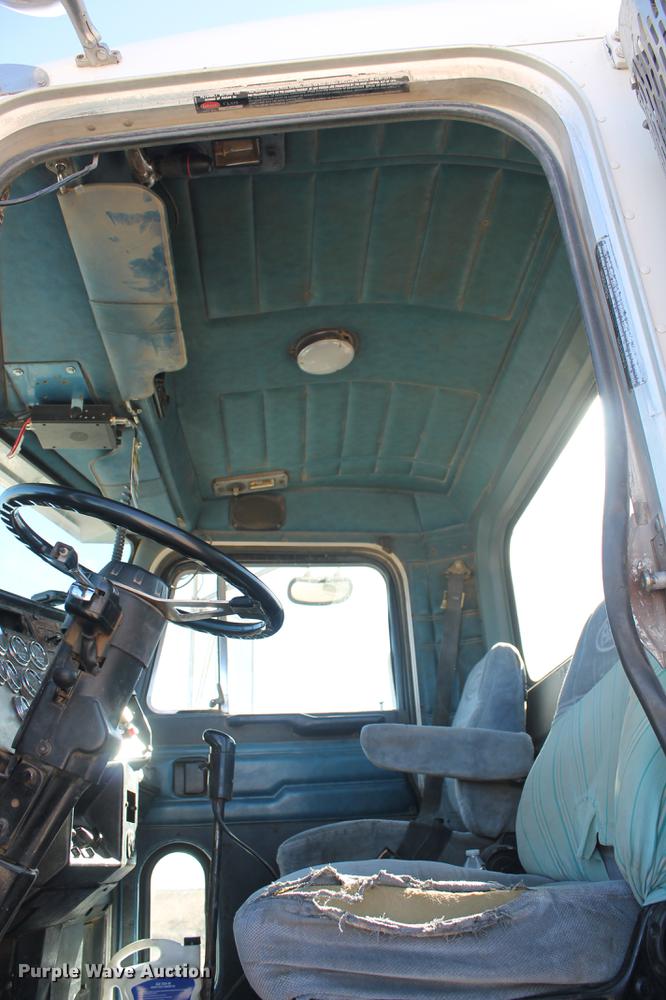 image for item EI9506 1998 Peterbilt 378 semi truck