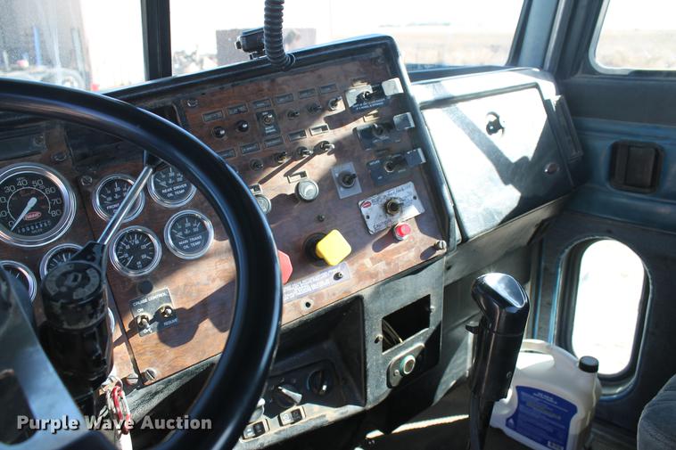 image for item EI9506 1998 Peterbilt 378 semi truck