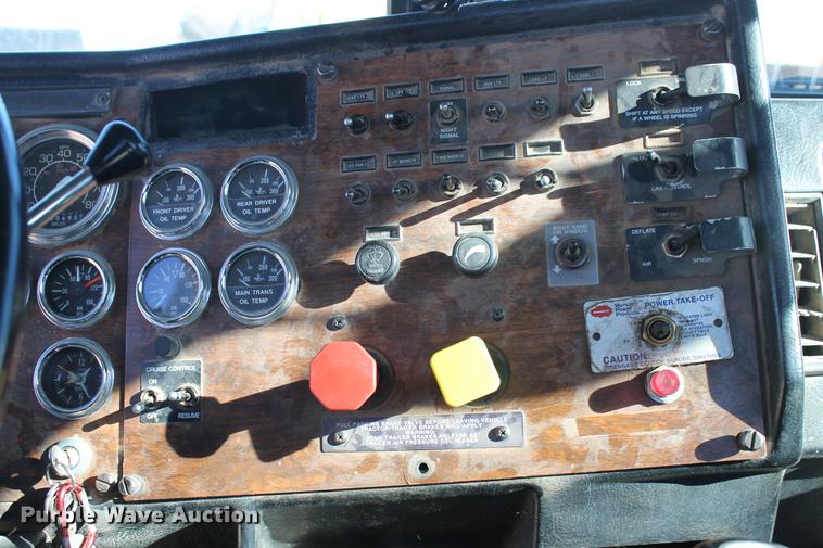 image for item EI9506 1998 Peterbilt 378 semi truck