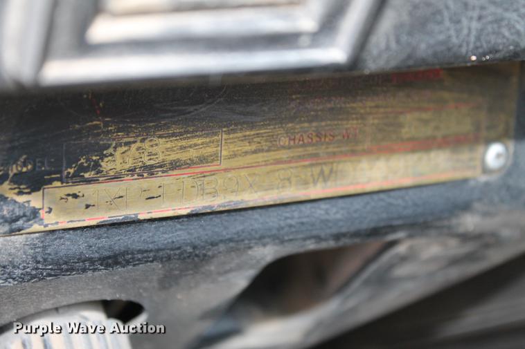 image for item EI9506 1998 Peterbilt 378 semi truck