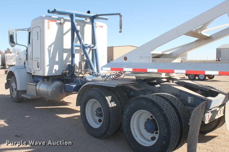image for item EI9515 2006 Peterbilt 378 semi truck