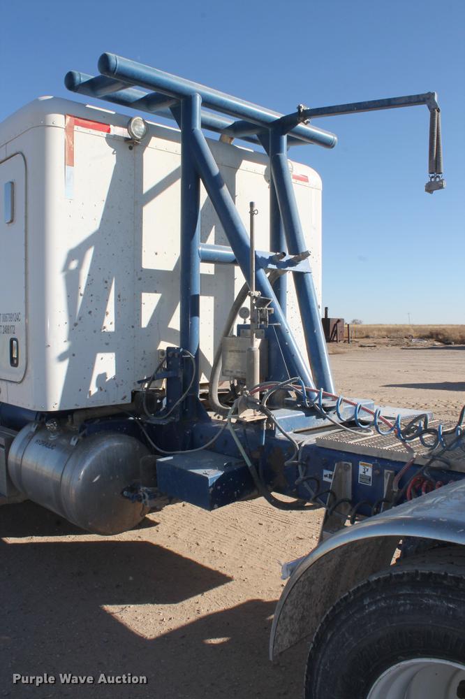 image for item EI9515 2006 Peterbilt 378 semi truck