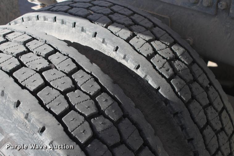 image for item EI9515 2006 Peterbilt 378 semi truck