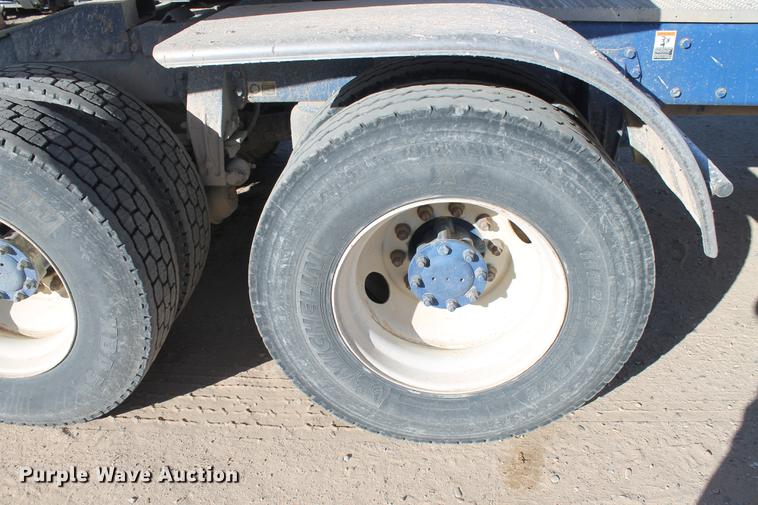 image for item EI9515 2006 Peterbilt 378 semi truck