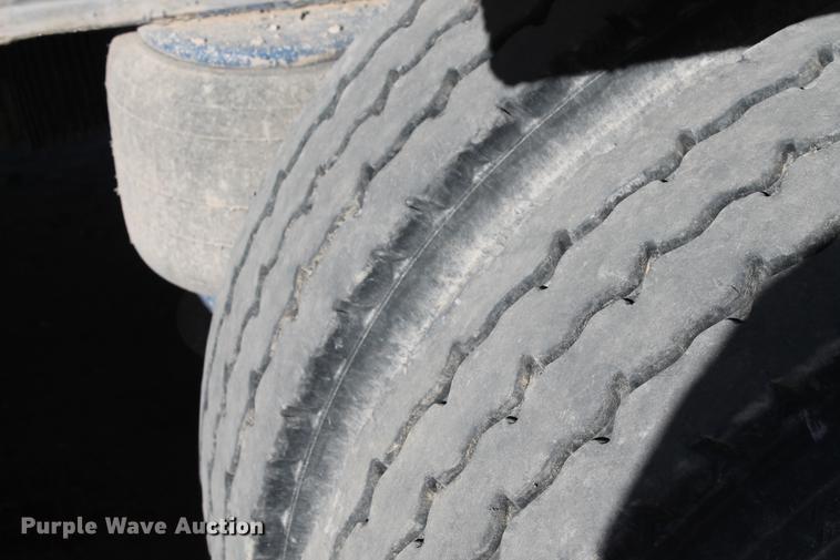 image for item EI9515 2006 Peterbilt 378 semi truck