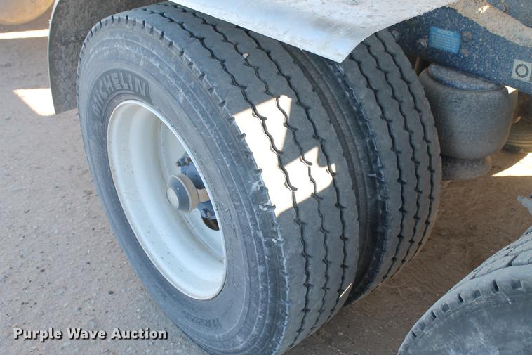 image for item EI9515 2006 Peterbilt 378 semi truck