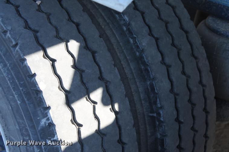 image for item EI9515 2006 Peterbilt 378 semi truck