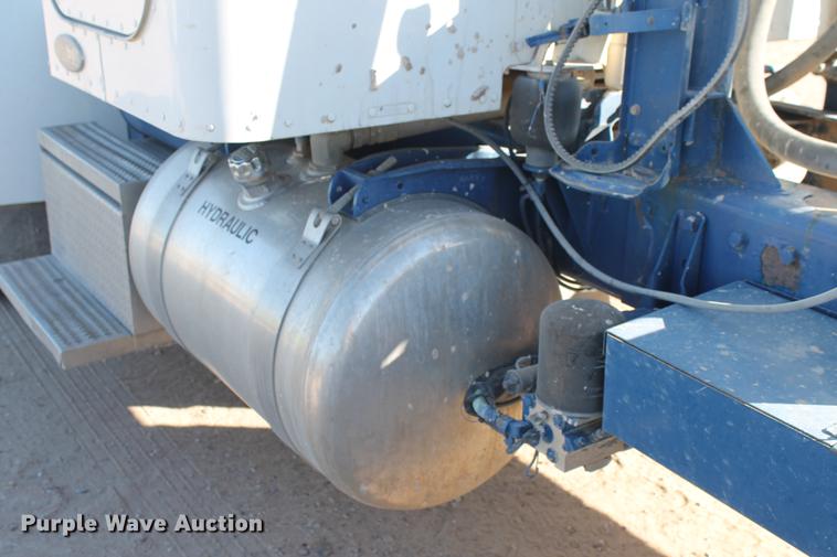 image for item EI9515 2006 Peterbilt 378 semi truck