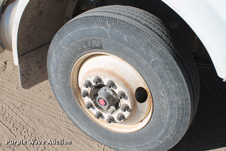 image for item EI9515 2006 Peterbilt 378 semi truck