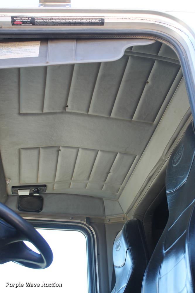 image for item EI9515 2006 Peterbilt 378 semi truck