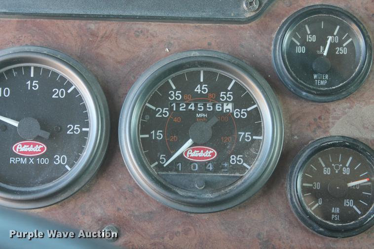 image for item EI9515 2006 Peterbilt 378 semi truck