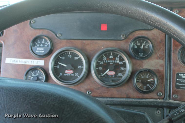 image for item EI9515 2006 Peterbilt 378 semi truck