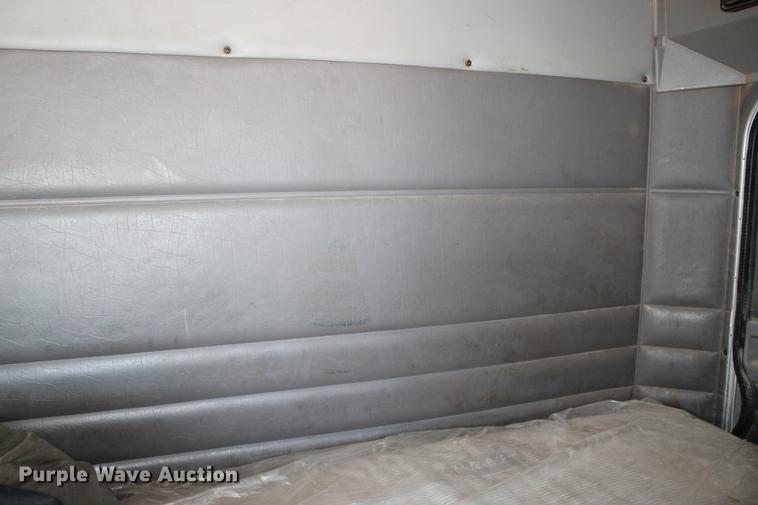 image for item EI9515 2006 Peterbilt 378 semi truck