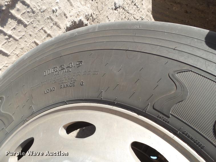 image for item EN9527 2007 Peterbilt 378 semi truck