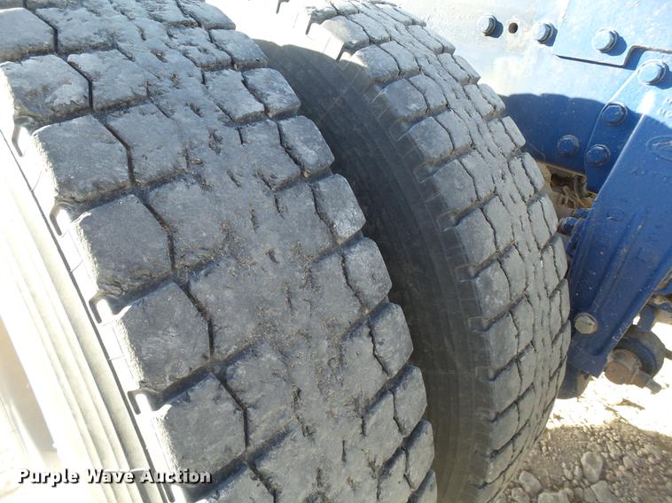 image for item EN9527 2007 Peterbilt 378 semi truck