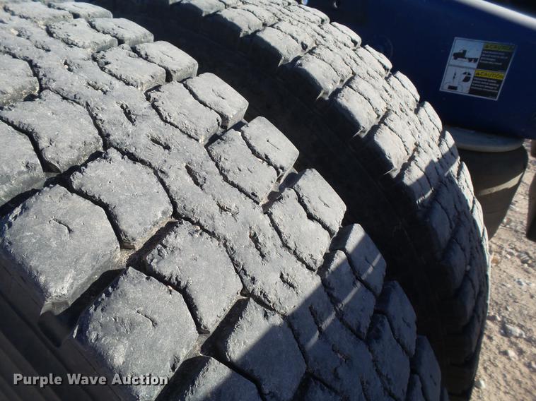 image for item EN9527 2007 Peterbilt 378 semi truck