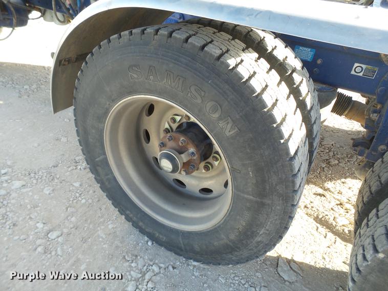 image for item EN9527 2007 Peterbilt 378 semi truck