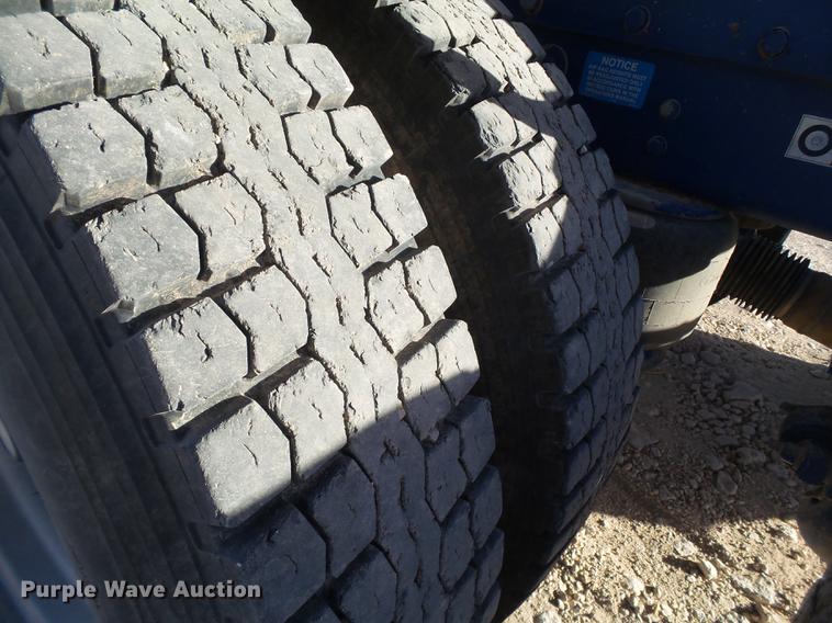 image for item EN9527 2007 Peterbilt 378 semi truck