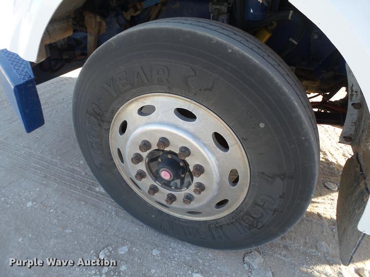 image for item EN9527 2007 Peterbilt 378 semi truck