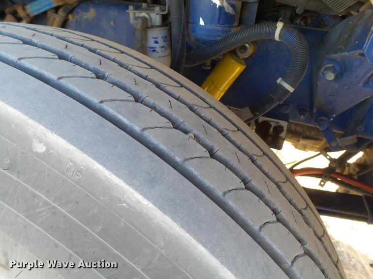 image for item EN9527 2007 Peterbilt 378 semi truck