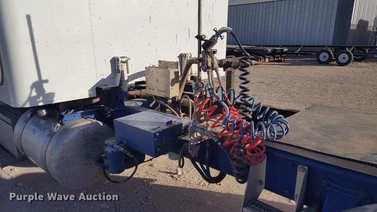 image for item EN9527 2007 Peterbilt 378 semi truck